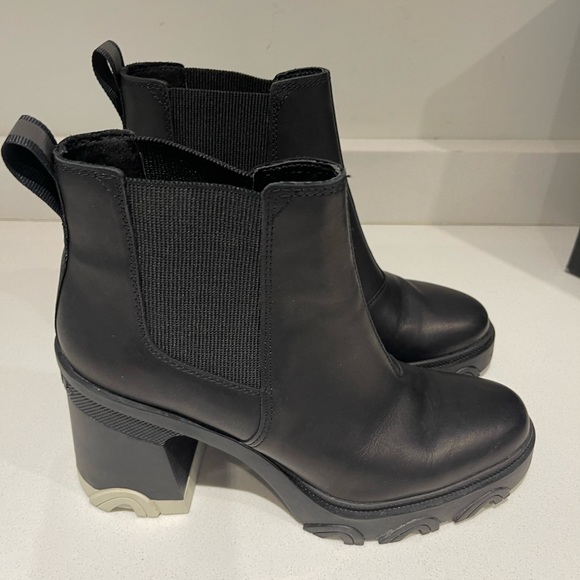 $220 Sorel Brex Heel Chelsea Bootie Boot white heel black winter rain boot 9.5 - Picture 5 of 14